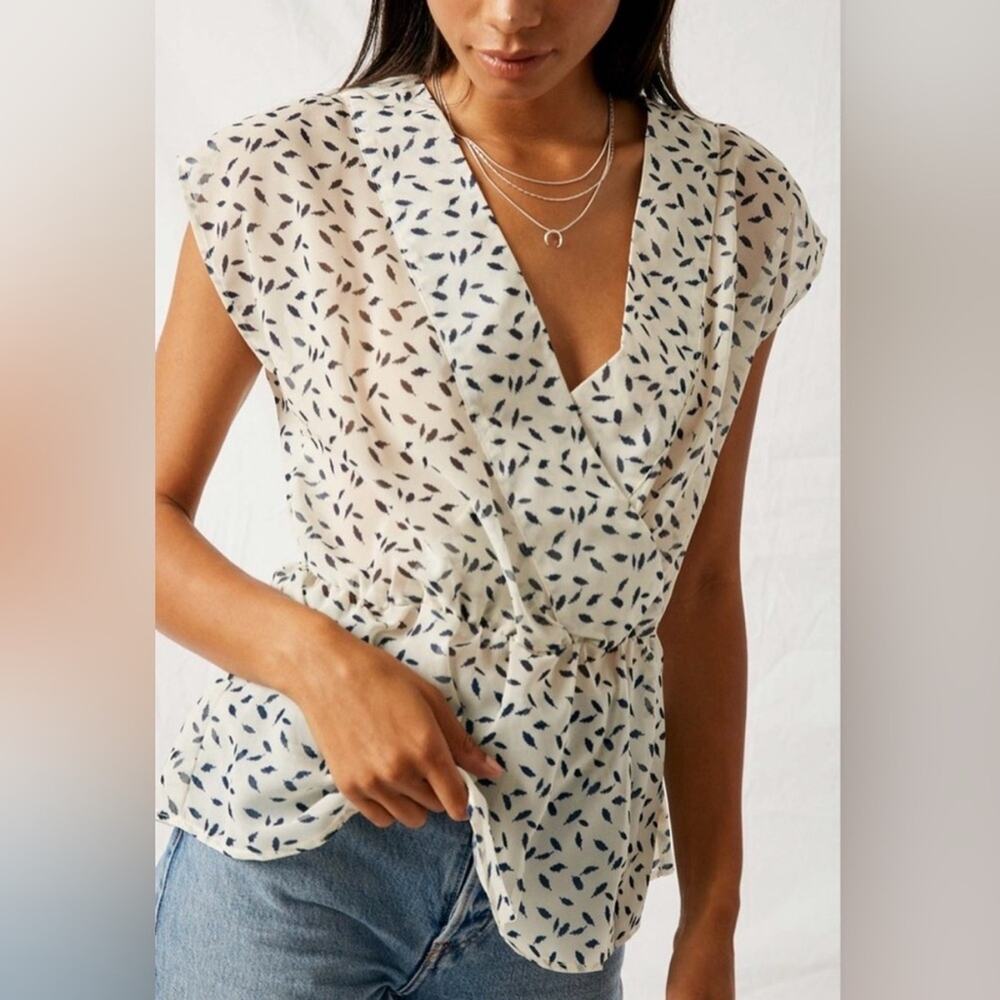 Hayden Cream & Black Feather Print Blouse Size Small NWT
